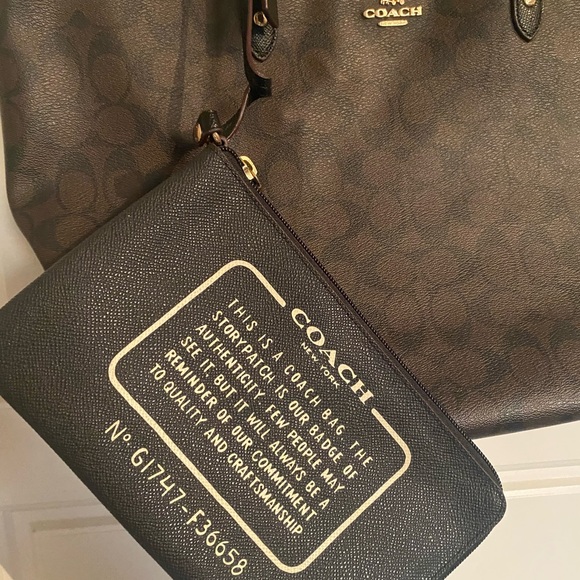 Coach Brown and Black Signature Tote Bag - Picture 3 of 16